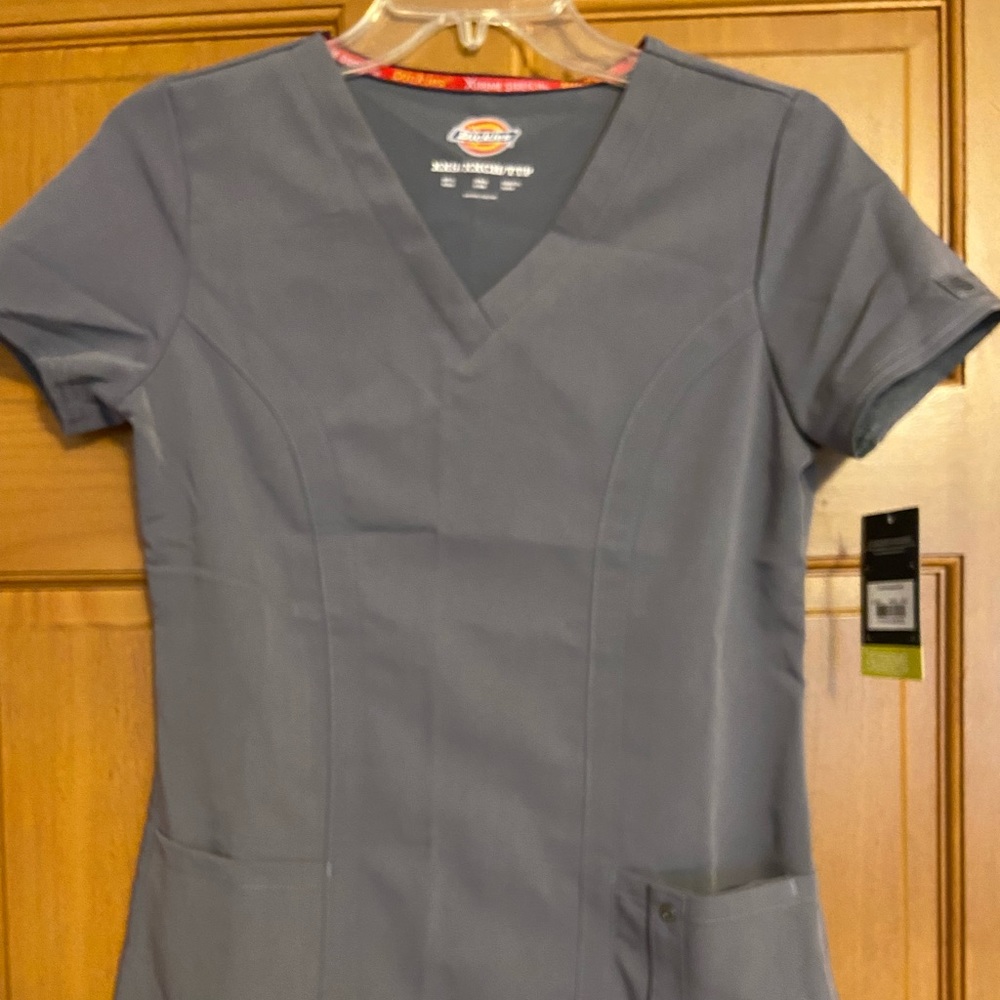 Women’s scrub top